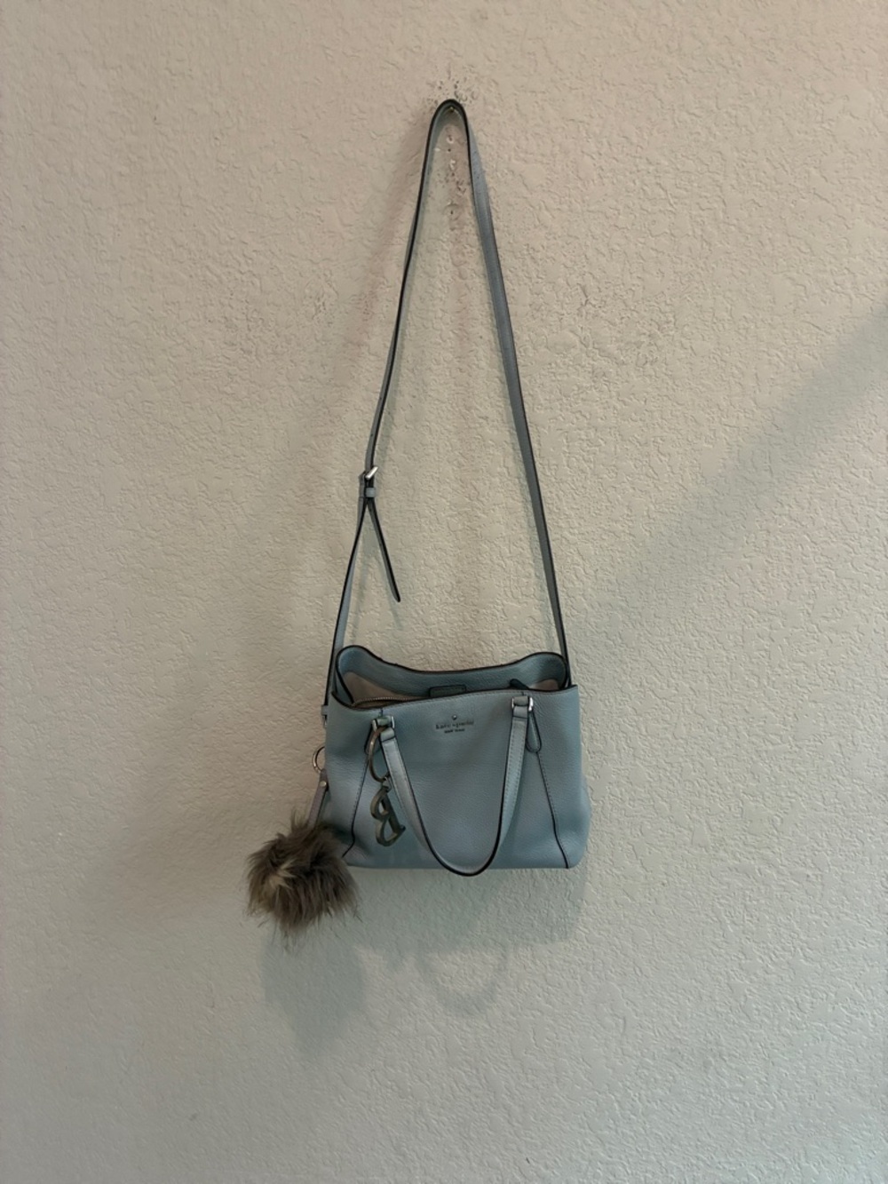 kate spade light blue pebbled leather crossbody shoulder bag with fur charm